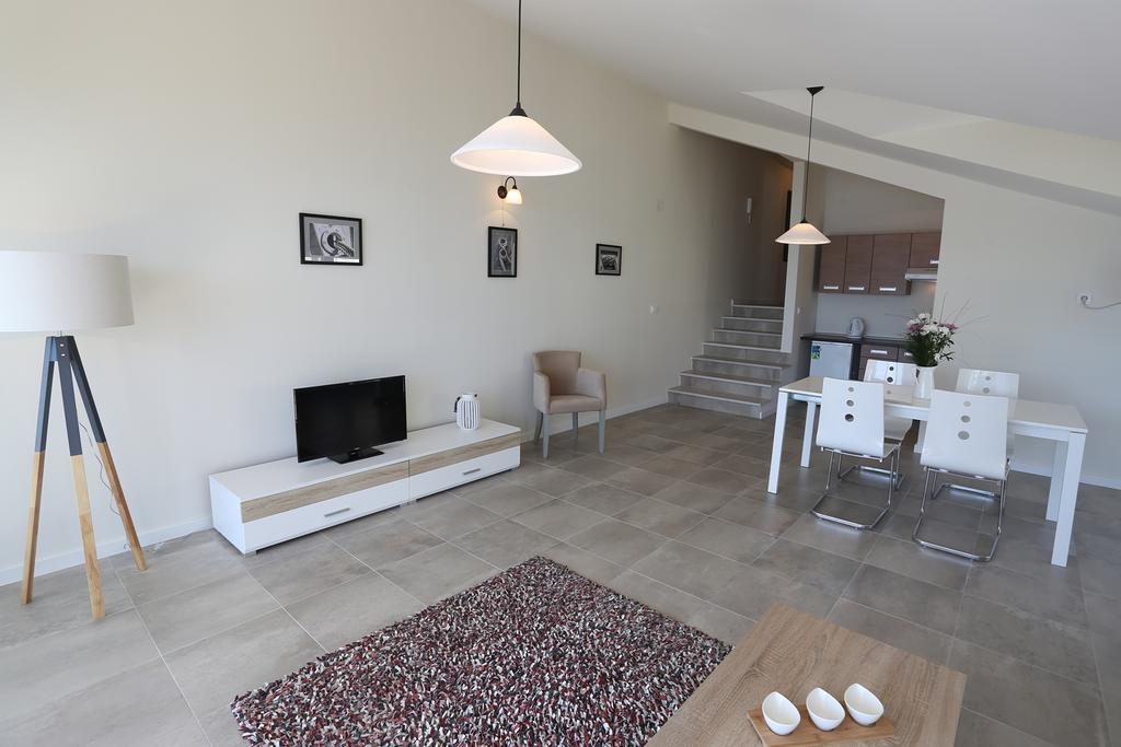 Adriadome Apartments Биела Екстериор снимка